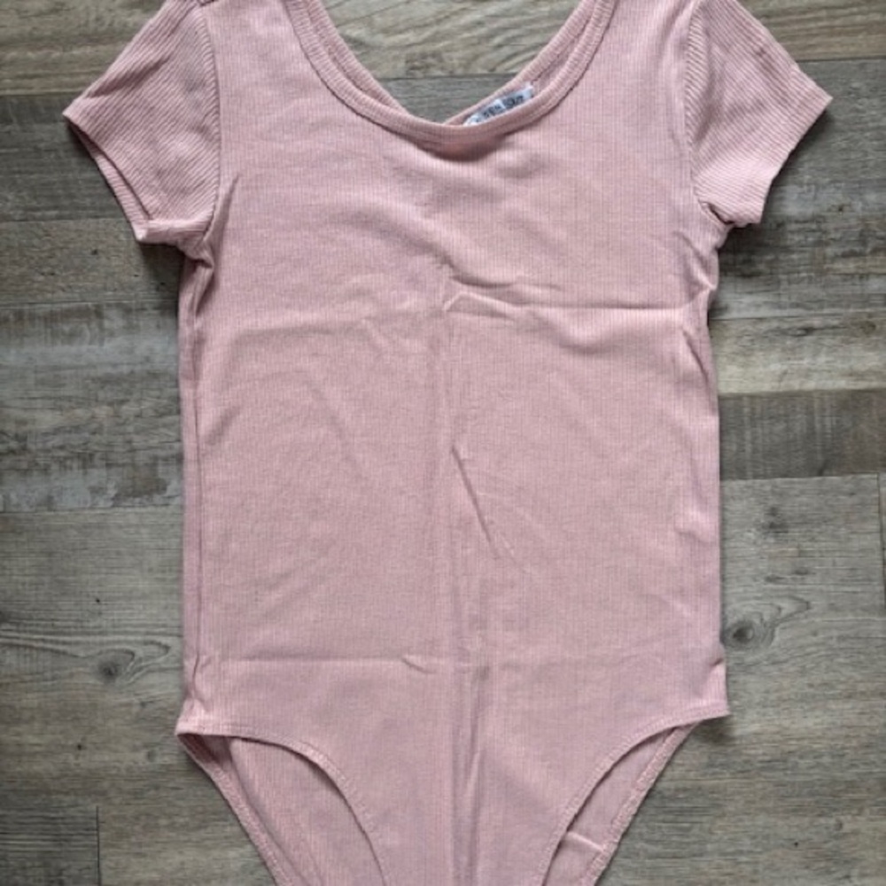 Girls' Ribbed Short-Sleeve One-Piece Bodysuit in Light Pink